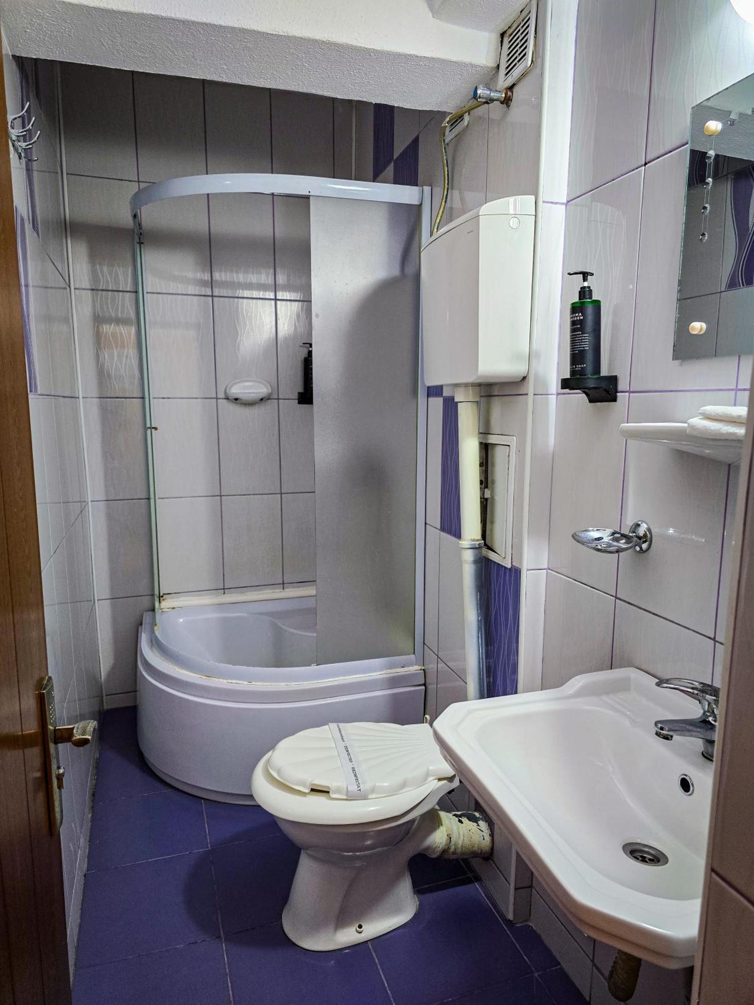 Hotel Хорезу Экстерьер фото